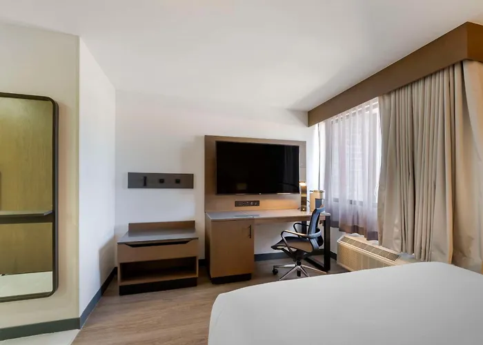 Aiden By Western Hotel 3*